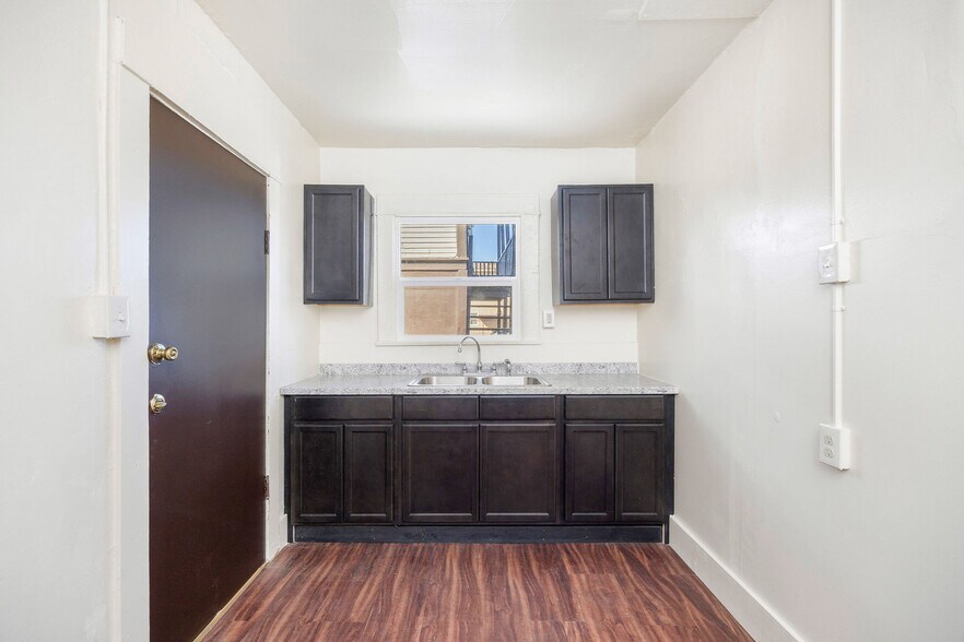 More Photos Of 817 E New York St, Long Beach Multifamily For Sale