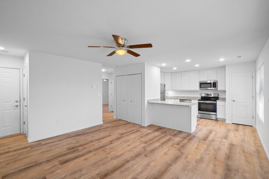 More Photos Of 101-103 Whitsell Way, Granite City Apartments For Sale