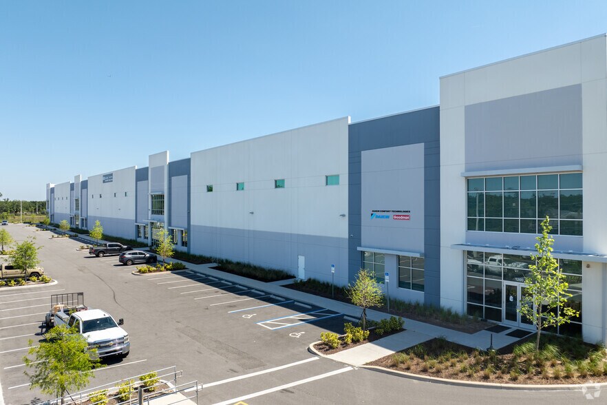 More Photos Of 5501 Lee Vista Blvd, Orlando Unknown For Lease