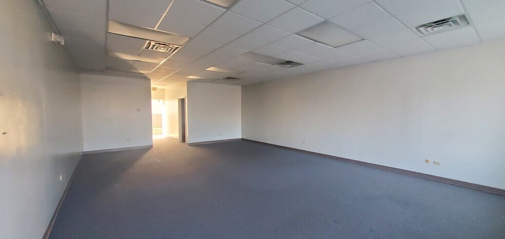 More Photos Of 121 Springfield Ave, Joliet Storefront Retail Office For Lease