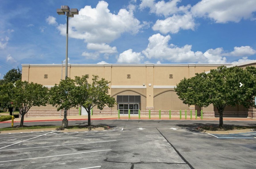 More Photos Of 1901-2027 S Texas Ave, Bryan Unknown For Lease
