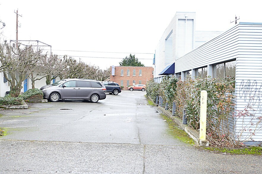 More Photos Of 7715 24th Ave NW, Seattle Office For Sale