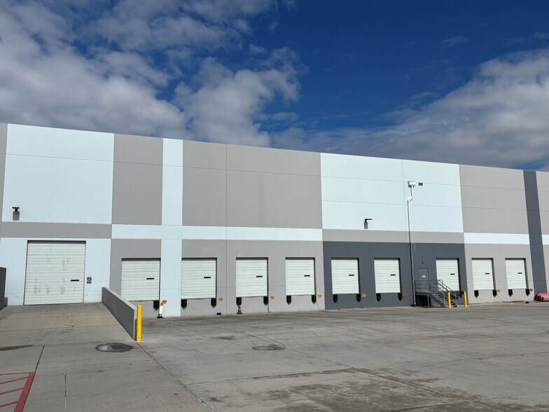More Photos Of 4250 E Superior Ave, Phoenix Warehouse For Lease