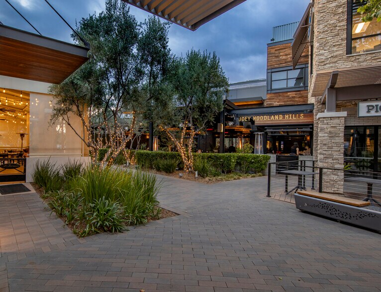 More Photos Of 6600 Topanga Canyon Blvd, Woodland Hills Storefront For Lease