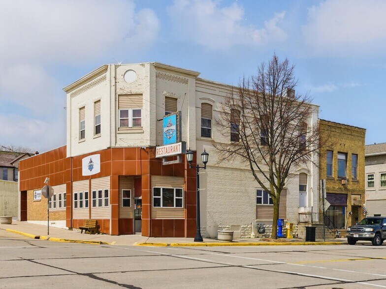 More Photos Of 301 Ellis St, Kewaunee Restaurant For Sale