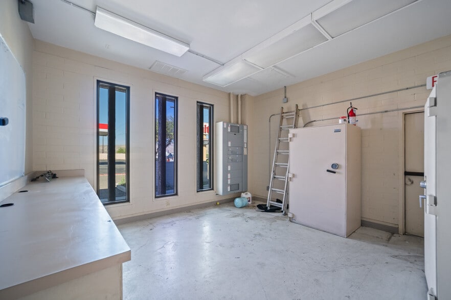 More Photos Of 1755 E Lakeside Dr, Bullhead City Bank For Sale