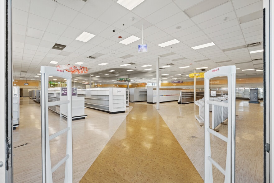 More Photos Of 15025 Olympic Dr, Clearlake Drugstore For Sale