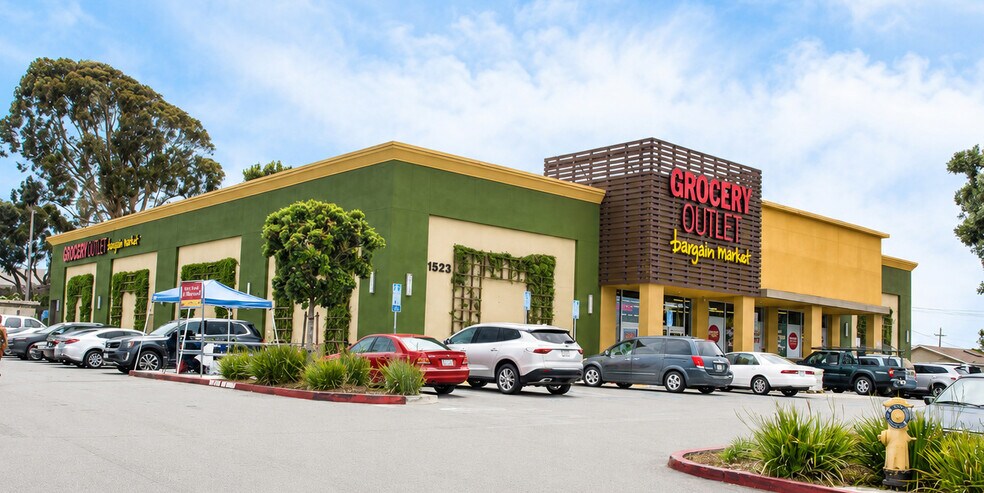 More Photos Of 1523 Fremont Blvd, Seaside Supermarket For Sale
