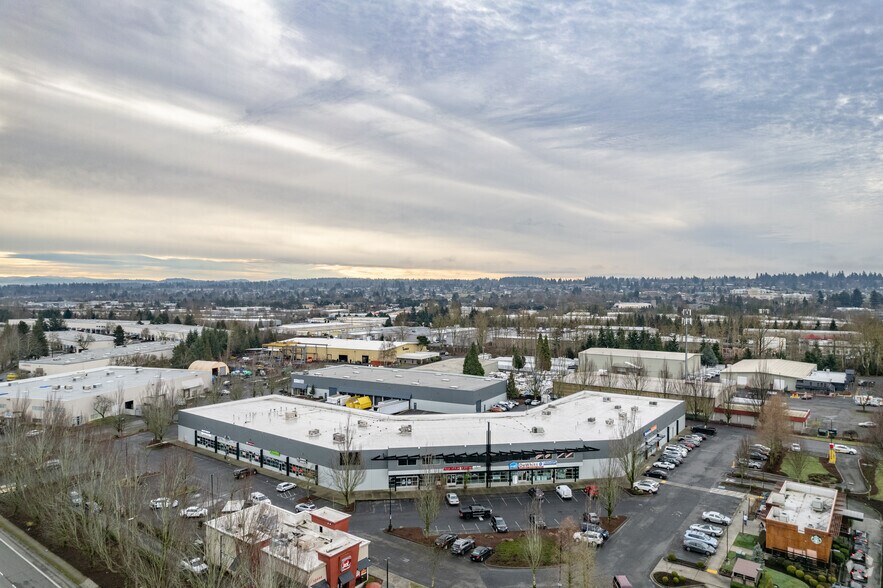 More Photos Of 12518 NE Airport Way, Portland Showroom For Lease