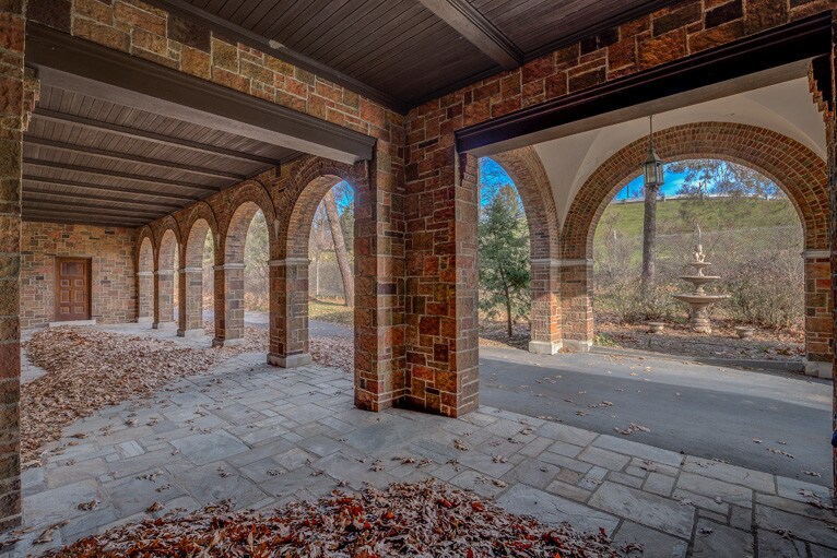 More Photos Of 3464 Central Pky, Cincinnati Funeral Home For Sale