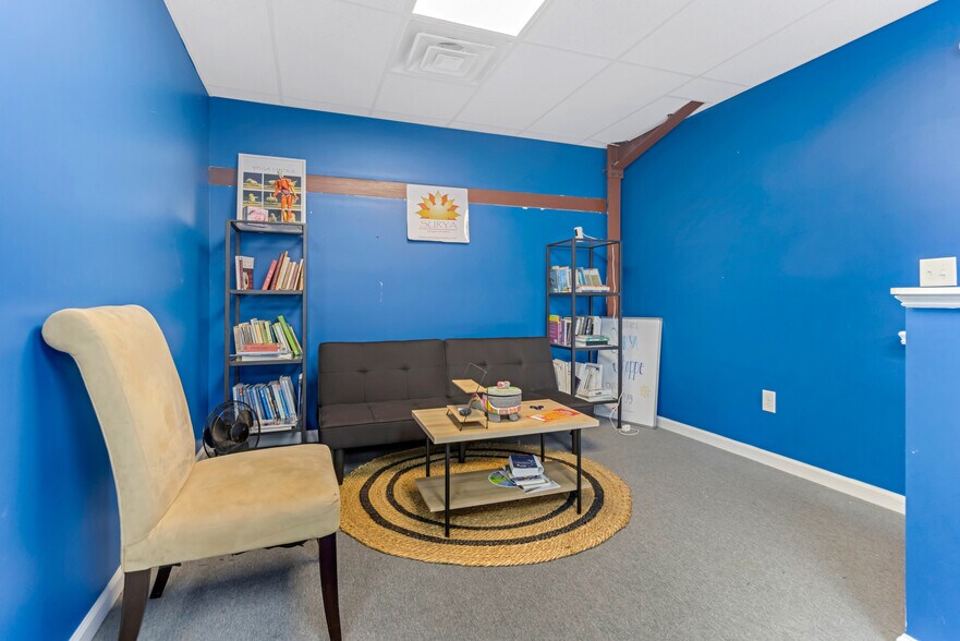 More Photos Of 414 W Fernwood Dr, Simpsonville General Retail For Sale