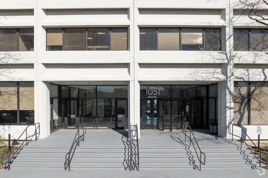 More Photos Of 1051 Perimeter Dr, Schaumburg Office For Lease