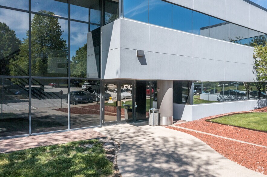 More Photos Of 1701 48th St, West Des Moines Office For Lease