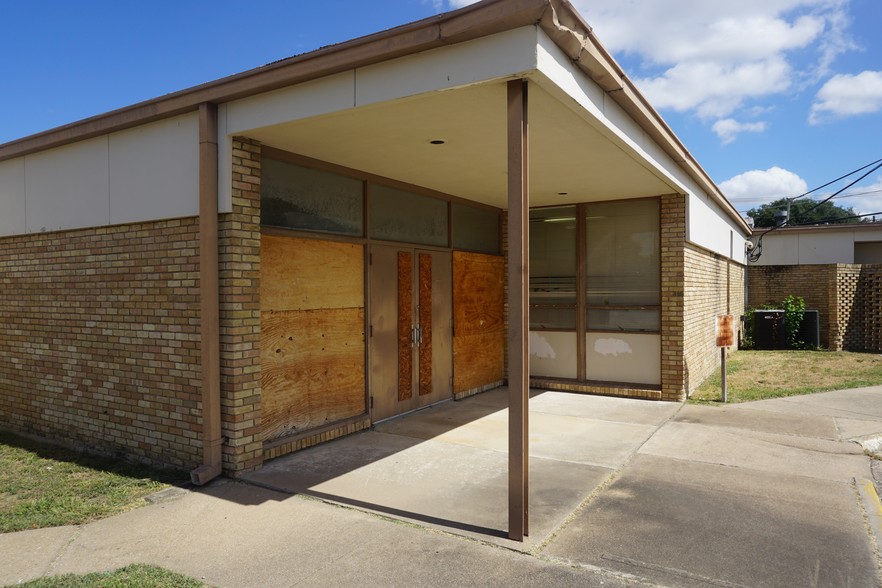 More Photos Of 819-901 N O'Connor Rd, Irving Office For Sale