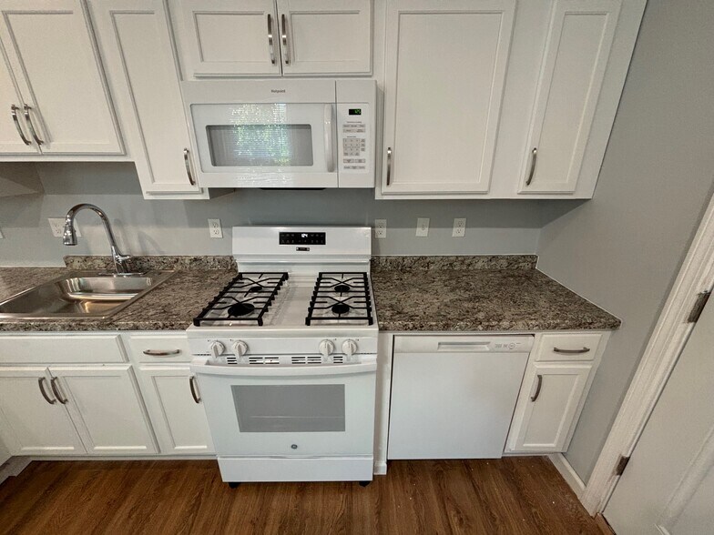More Photos Of 1615 E Main St, Waterbury Apartments For Sale