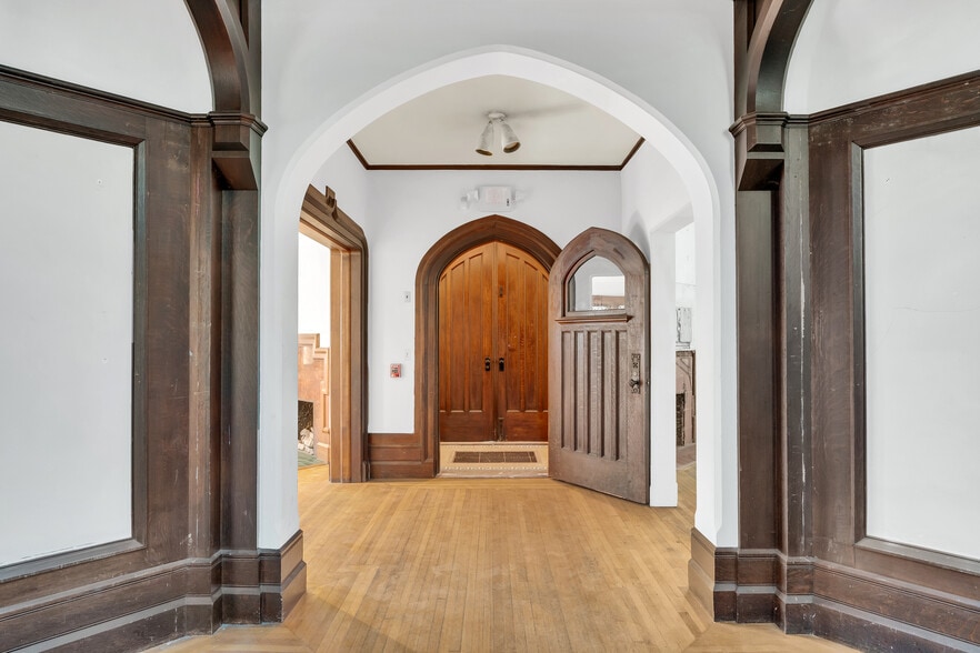 More Photos Of 51 Trumbull St, New Haven Office For Sale
