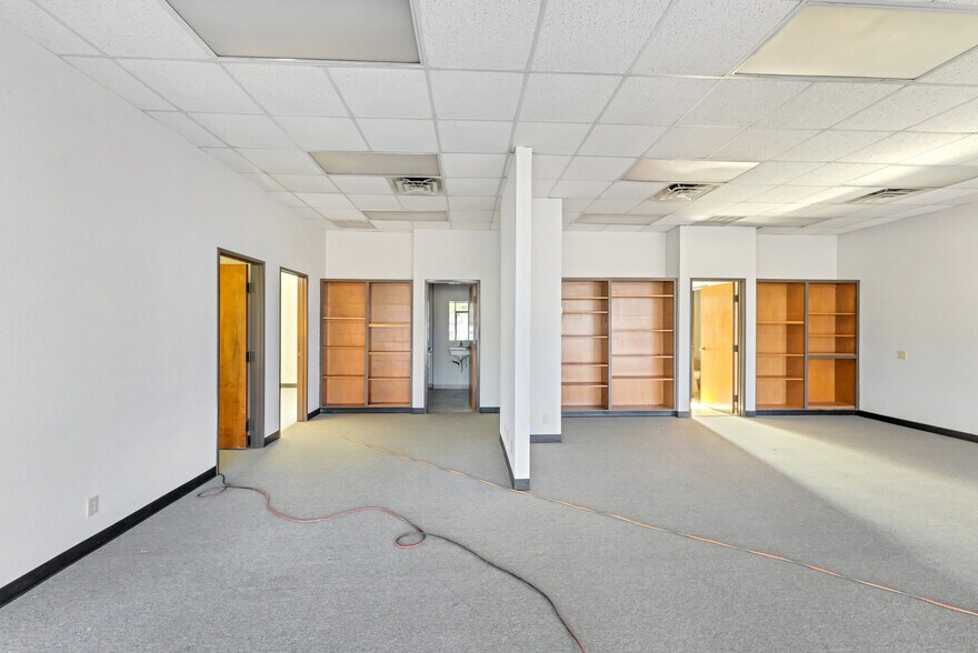 More Photos Of 300-331 Aaron Ave, Arlington Warehouse For Lease