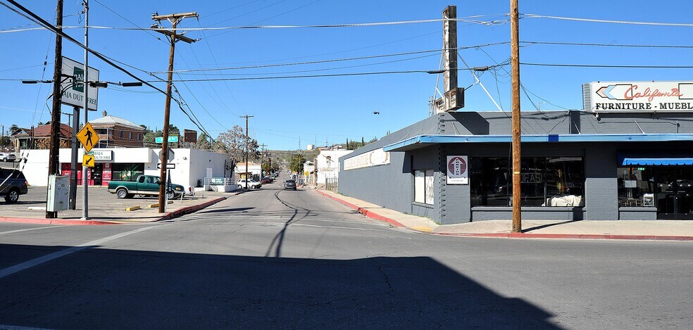 More Photos Of 209 N Arroyo Blvd, Nogales Storefront For Sale