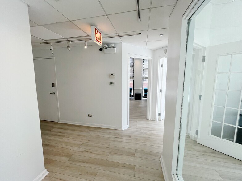 More Photos Of 325 N Desplaines St, Chicago Office For Sale
