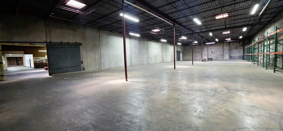 More Photos Of 4233 Janada St, Haltom City Warehouse For Lease
