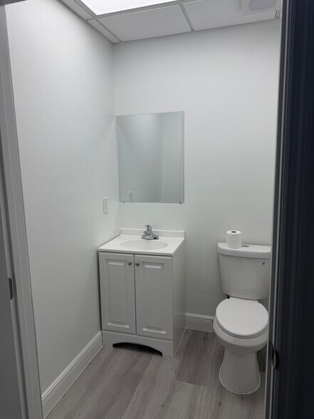 More Photos Of 4093 N 28th Way, Hollywood Warehouse For Lease