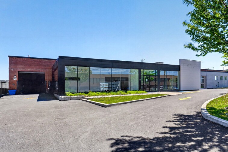 More Photos Of 5720-5726 Ferrier, Mont-Royal Manufacturing For Lease