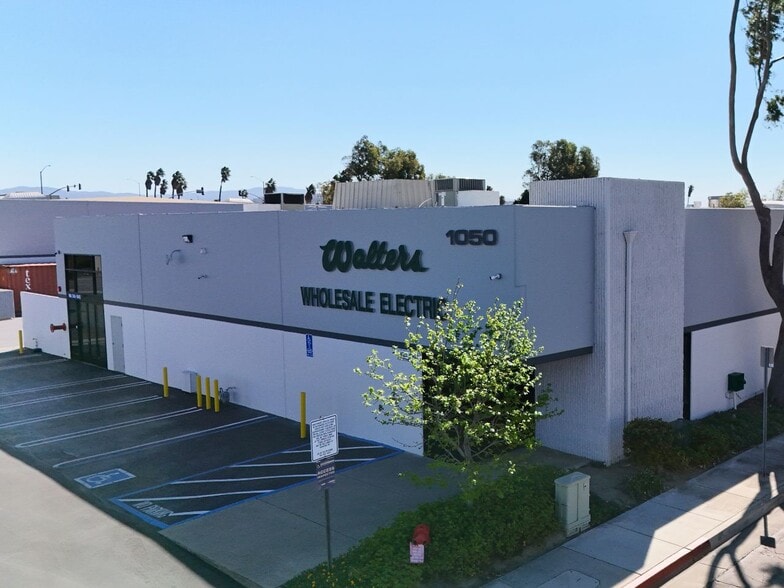More Photos Of 1060-1072 N Kraemer Pl, Anaheim Manufacturing For Lease