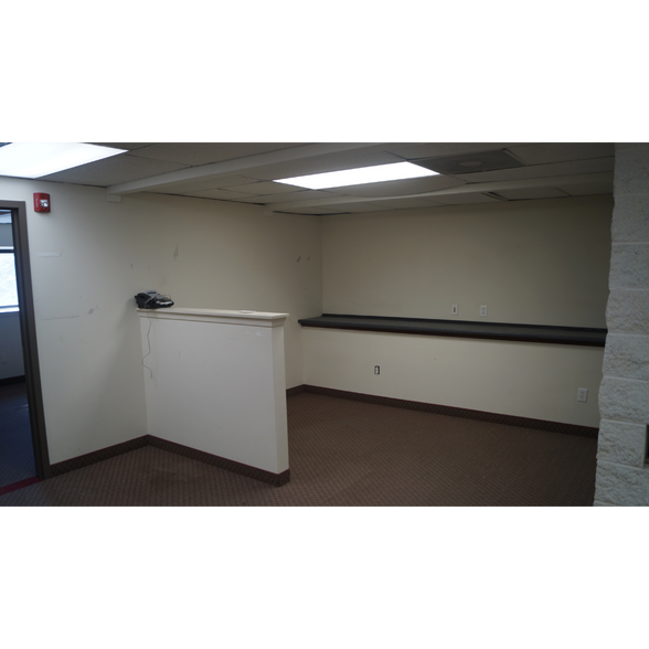 More Photos Of 900 N Lehigh St, Baltimore Light Distribution For Lease