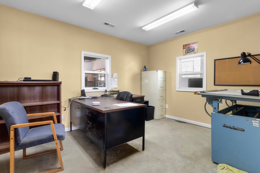 More Photos Of 1306 Bedford St, Indianapolis Warehouse For Sale