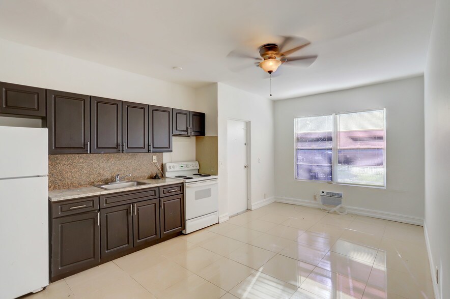 More Photos Of 1801 Spruce Ave, West Palm Beach Apartments For Sale