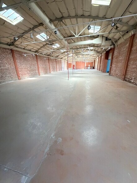 More Photos Of 2300 Eye St, Bakersfield Storefront Retail Office For Sale