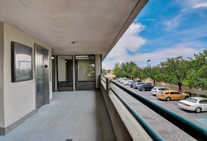 More Photos Of 1669 W Avenue J, Lancaster Medical For Lease