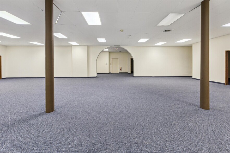 More Photos Of 711 Washington Ave, Bay City Medical For Sale