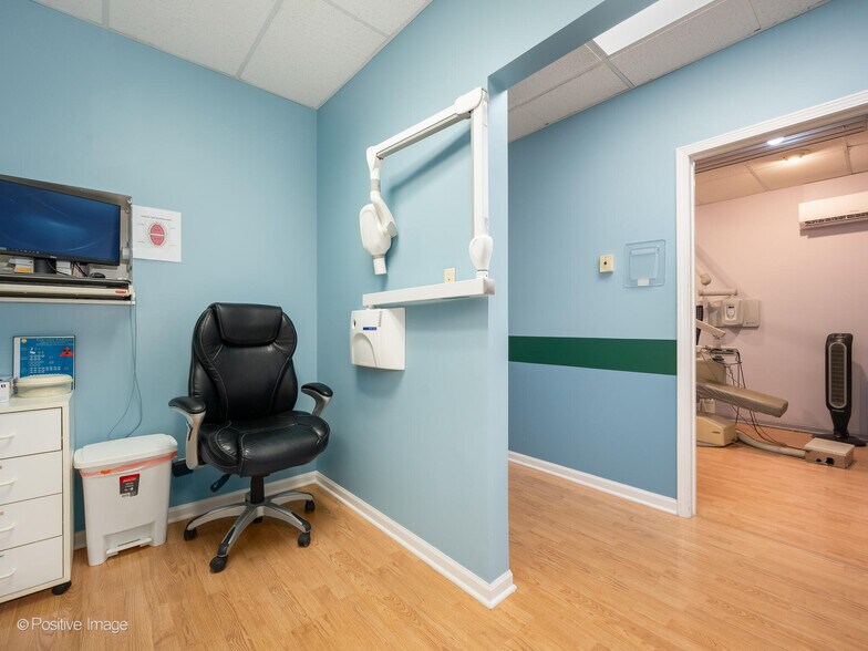 More Photos Of 4020-22 N Central Ave, Chicago Office For Sale