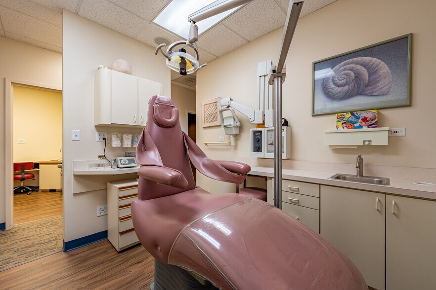 More Photos Of 5521 N Milwaukee Ave, Chicago Medical For Lease