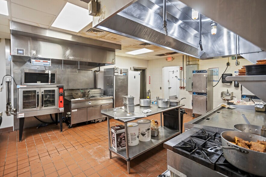 More Photos Of 762 Veterans Pky, Hinesville Restaurant For Sale