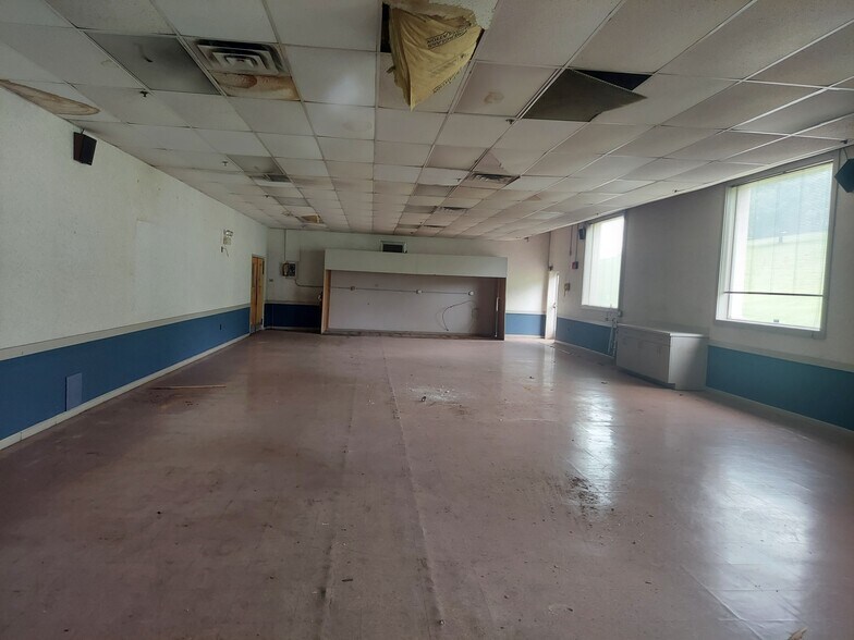 More Photos Of 1 Balcrank Way, Weaverville Warehouse For Lease