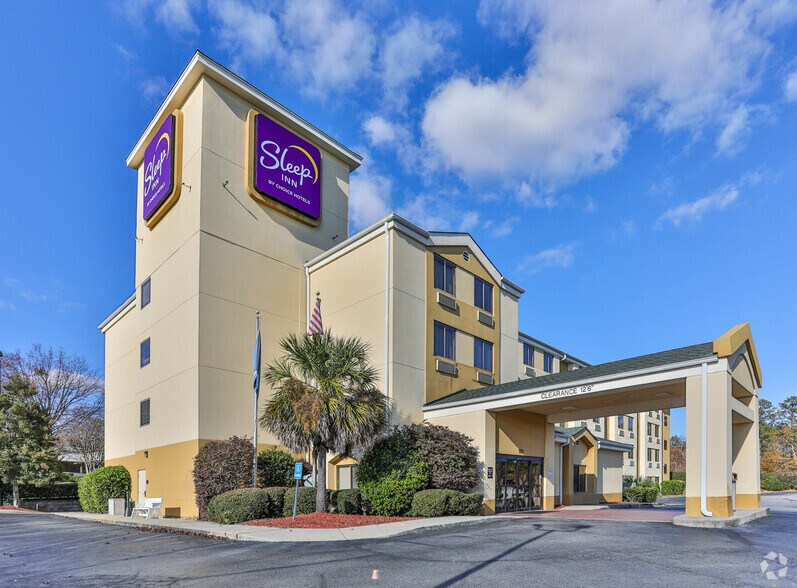 More Photos Of 1901 Rockland Rd, Columbia Hotel For Sale