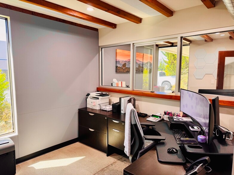 More Photos Of 2368 Eastman Ave, Ventura Distribution For Sale