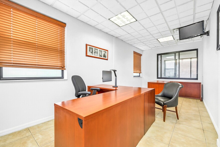 More Photos Of 4557 Bell Blvd, Bayside Medical For Lease