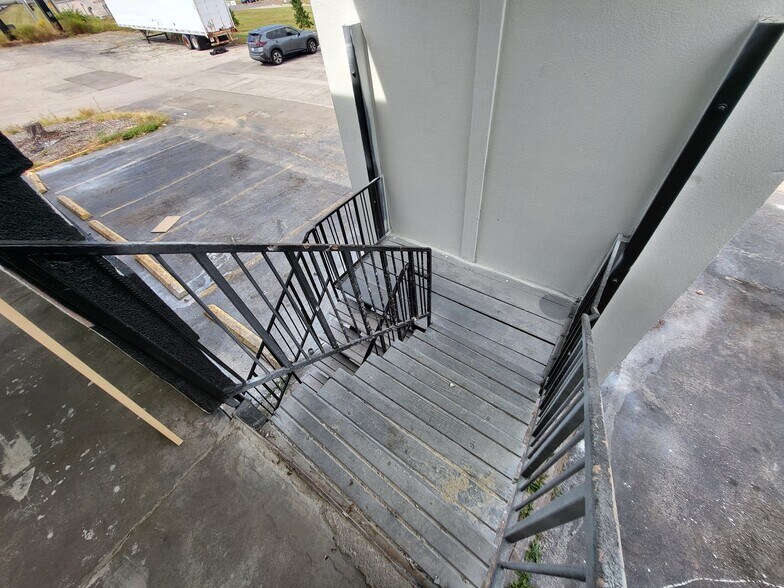 More Photos Of 7350 N Hanley Rd, Hazelwood Hotel For Sale