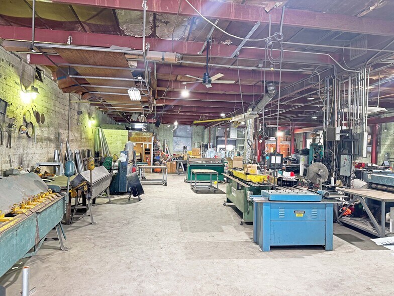 More Photos Of 1050 E 24th St, Hialeah Warehouse For Sale