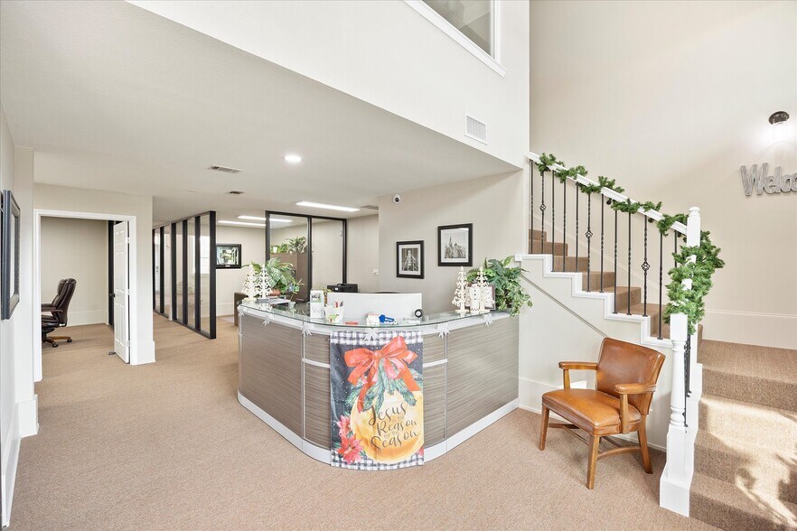 More Photos Of 208 S Bois D Arc St, Forney Storefront Retail Office For Sale