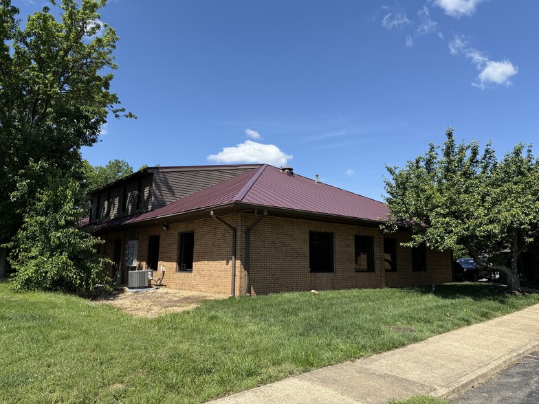 More Photos Of 403 Chatham Sq, Fredericksburg Office For Sale