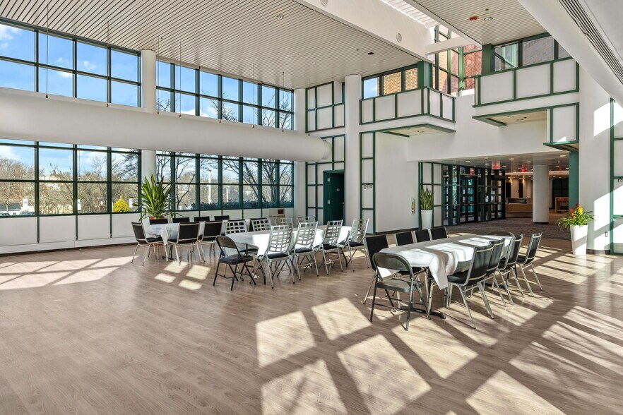 More Photos Of 1000 Northbrook Dr, Trevose Office For Sale