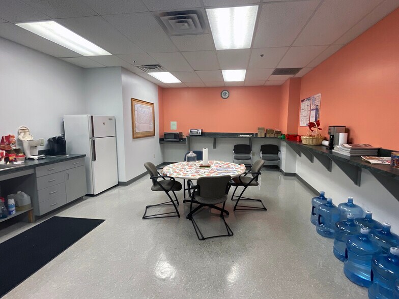 More Photos Of 759 Roble Rd, Allentown Warehouse For Lease