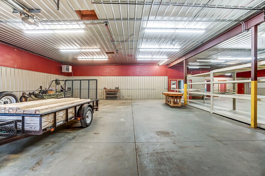 More Photos Of 20660 W Bowling Green Road, Weston Auto Repair For Lease