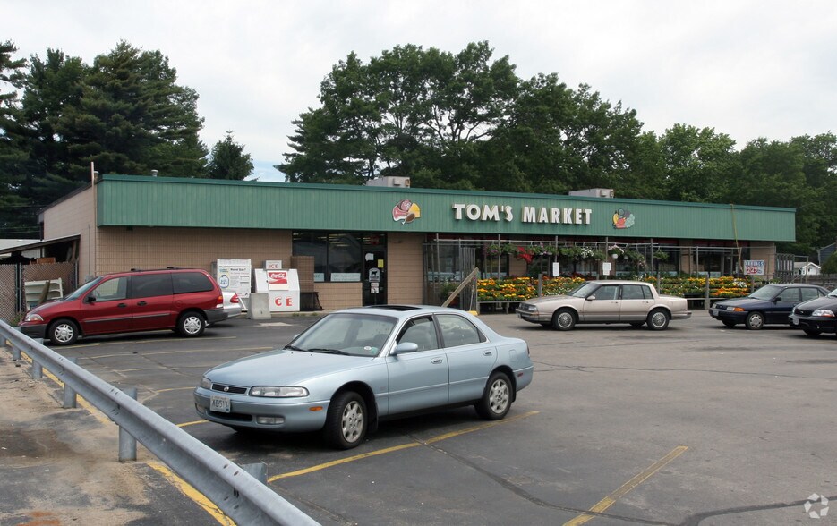 Primary Photo Of 821 Tiogue Ave, Coventry Supermarket For Sale