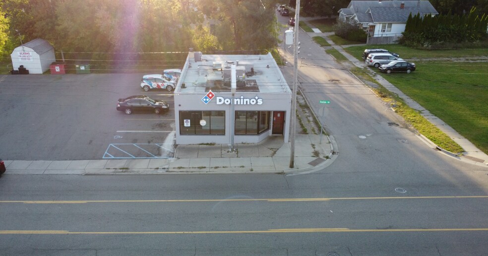 Primary Photo Of 4402 Fenton Rd, Flint Fast Food For Sale