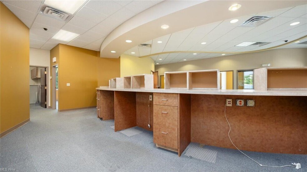 More Photos Of 61246 Southgate Rd, Cambridge Medical For Sale